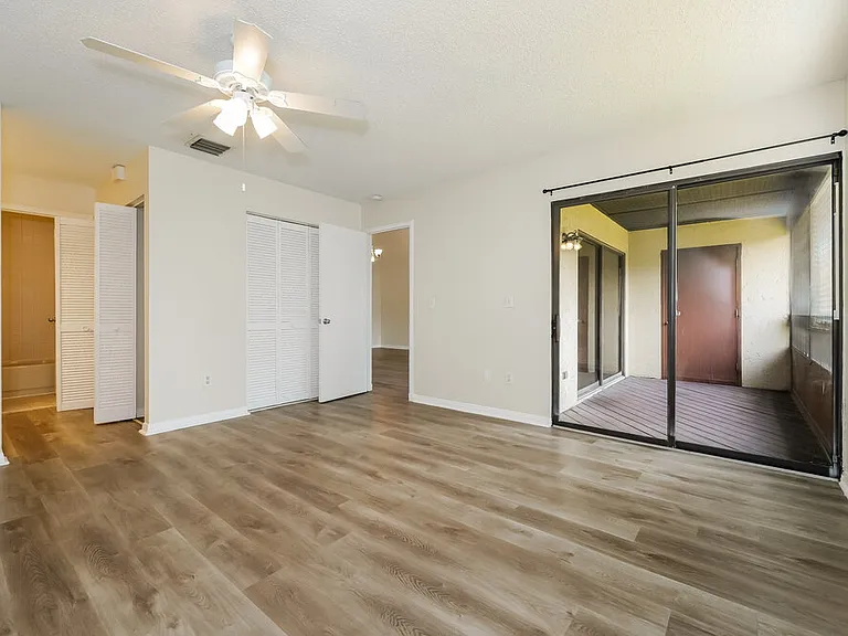 304 Lakeview Dr E — Photo 9