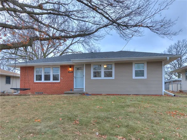 3512 Brinkwood Rd, Des Moines, IA 50310