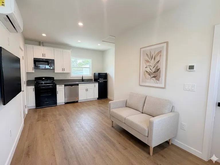 7535 Elmer Ave — Photo 2