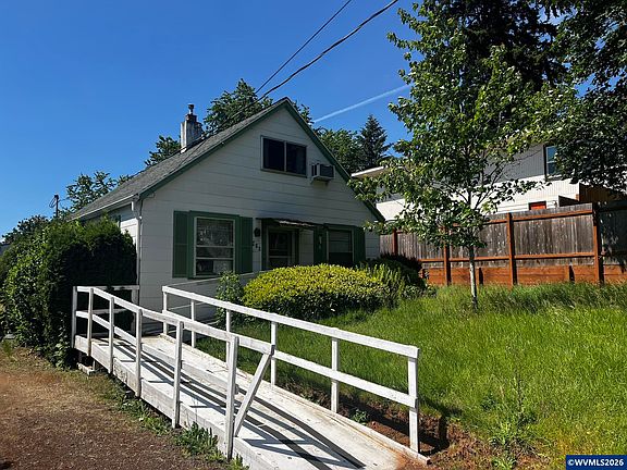 2nd image of 920 Baxter Rd SE