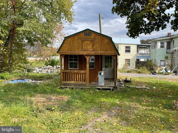 48 Lee St, Paw Paw, WV 25434