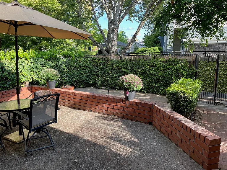 594 Wimbledon Ct — Photo 5