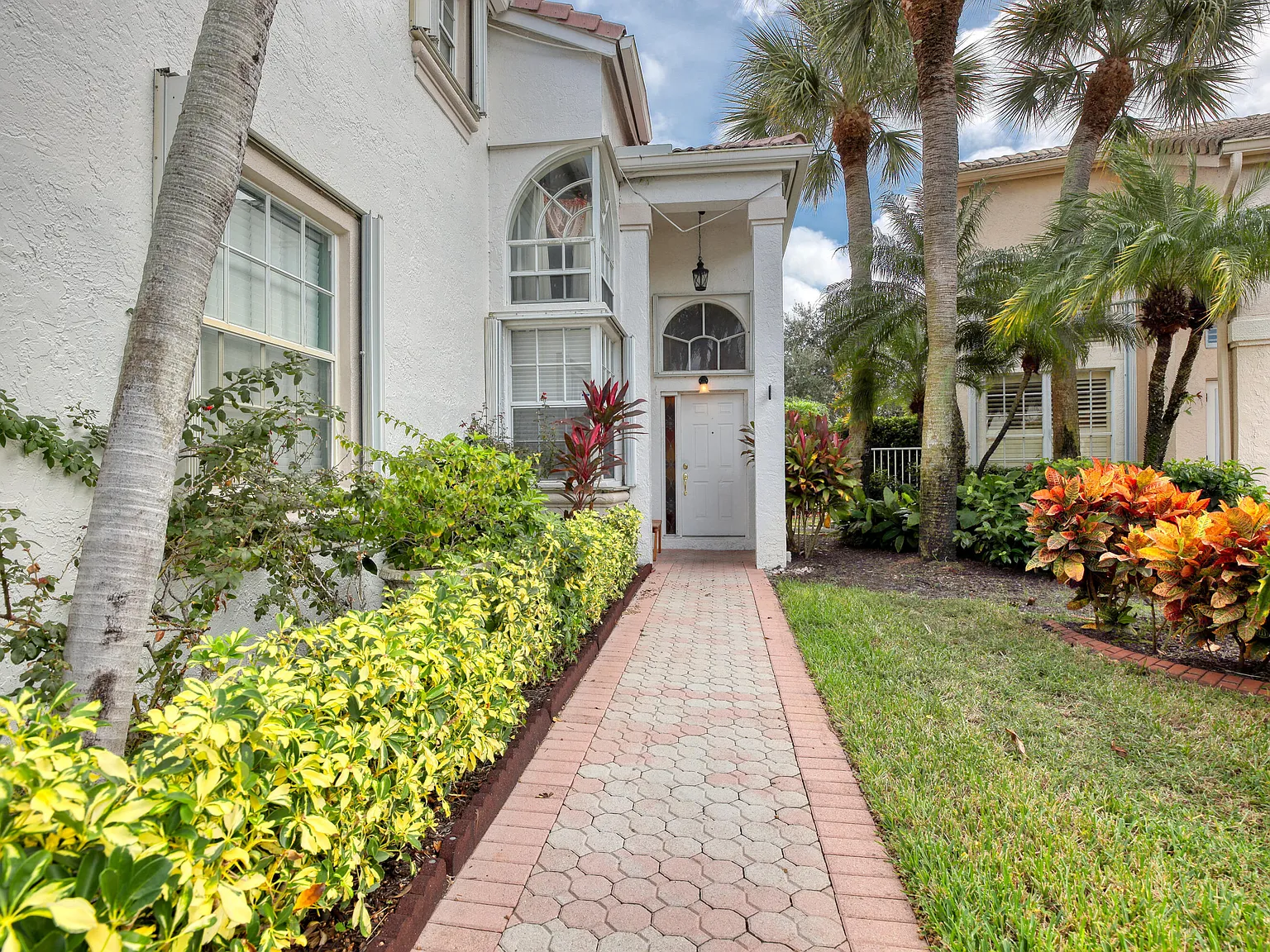 5 bed, 3.5 bath, 3231 sqft, $6,500 — Photo 4