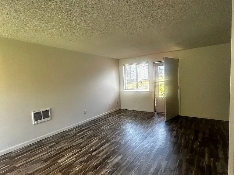 3116 Kauffman Ave — Photo 6