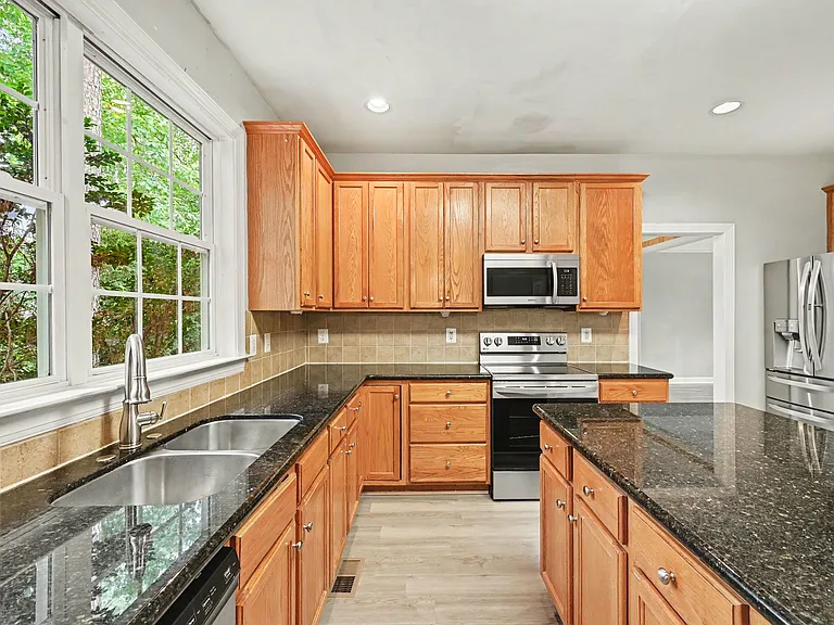 1203 Fairfax Woods Dr — Photo 12