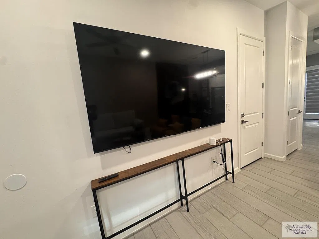 2 bed, 2.5 bath, 1510 sqft, $3,000 — Photo 2