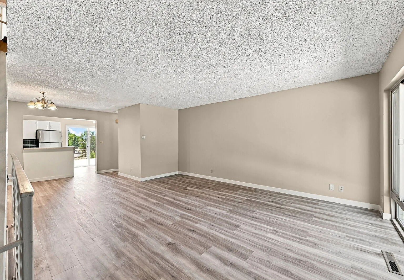 2 bed, 3.0 bath, 1926 sqft, $2,341 — Photo 3