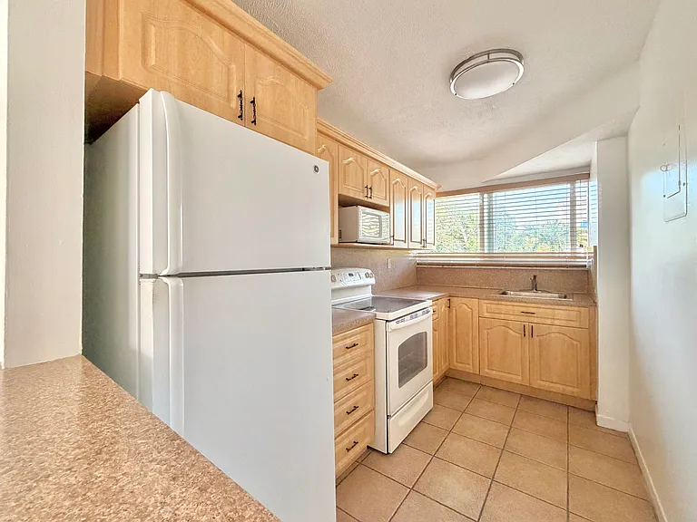 1912 SW 17th Ave #21 — Photo 9