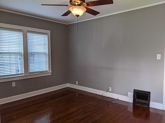 3rd image of 204 S Parker Dr