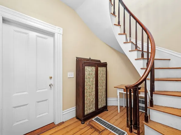 102 Bridge St #1, Salem, MA 01970