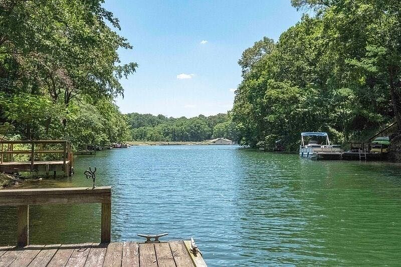 1st image of 28 Duvall Ln
