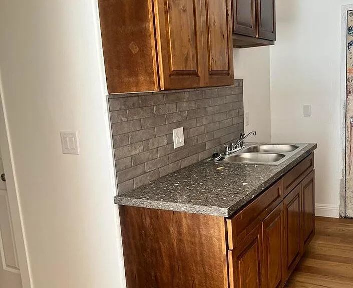 5914 W Myrtle Ave — Photo 4