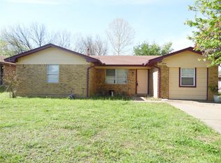2209 E Surrey Ln, Ada, OK 74820