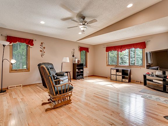 5th image of 525 Woodside Ct