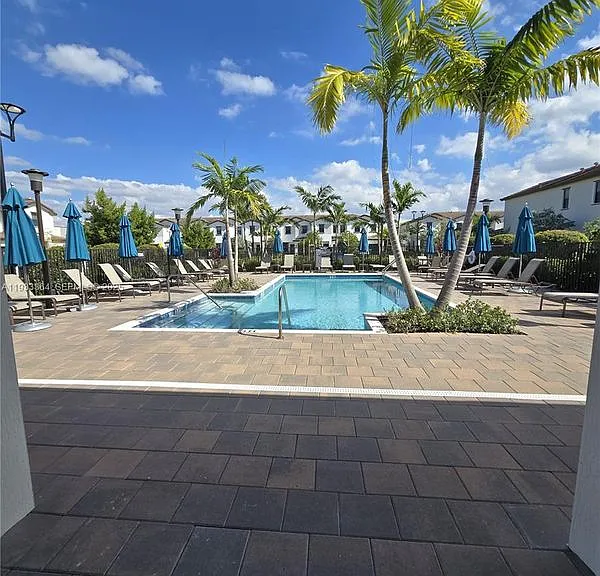 200 SW 159th Pl #TOWNHOUSE — Photo 4