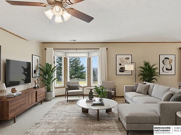 3rd image of 7904 Park Dr