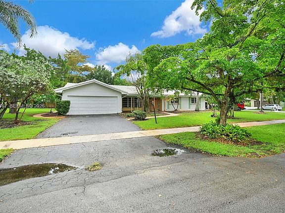 3rd image of 600 Petunia Dr