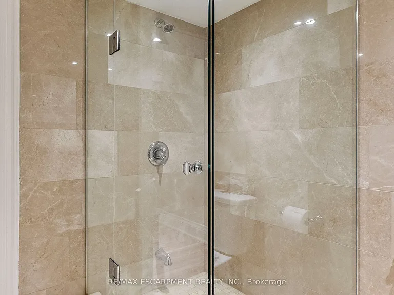 615 Vanessa Cres — Photo 40