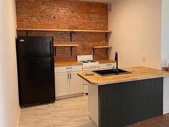 3rd image of 159 Main St Floor 1