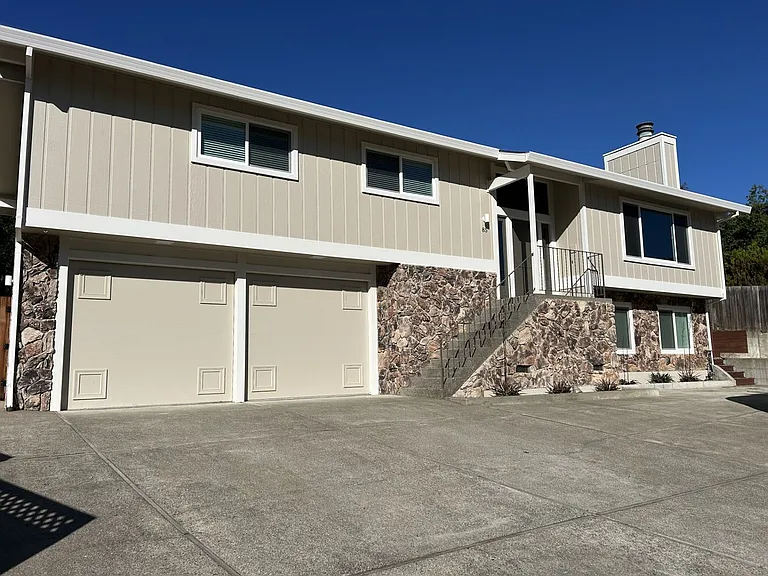 85 Jackson Dr — Photo 1