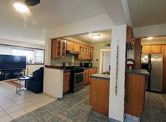 2nd image of 1412 Elmhurst Dr