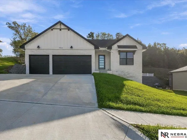 906 Southridge Dr, Louisville, NE 68037