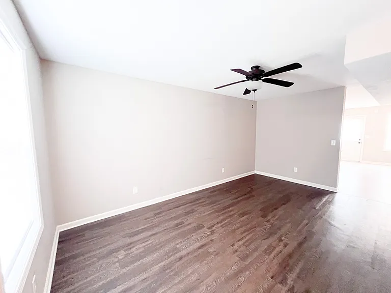 305 Rowand Ct #4 — Photo 2