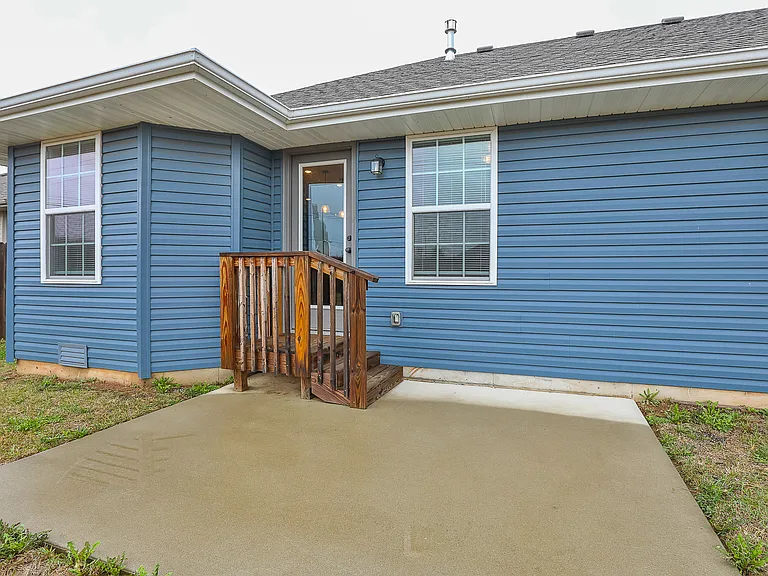 1053 S Christopher Ave — Photo 27