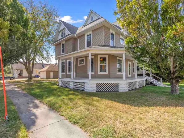 327 E Washington St, Washington, IA 52353