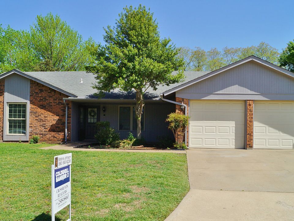 1st image of 2822 NE Heritage Ln