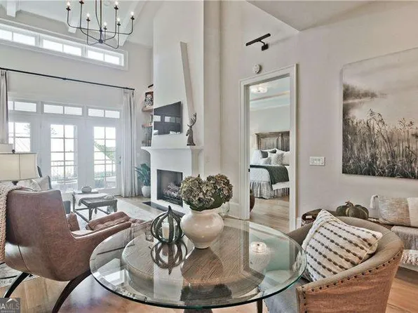 220 Creek View Ln, Roswell, GA 30075