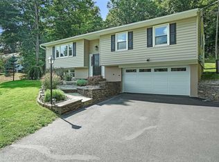 35 Edgehill Dr, Wappingers Falls, NY 12590