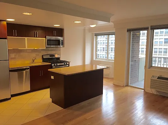Rented by Stonehenge NYC LLC | media 11