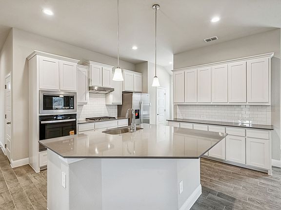 2nd image of 2500 Goldfinch Dr