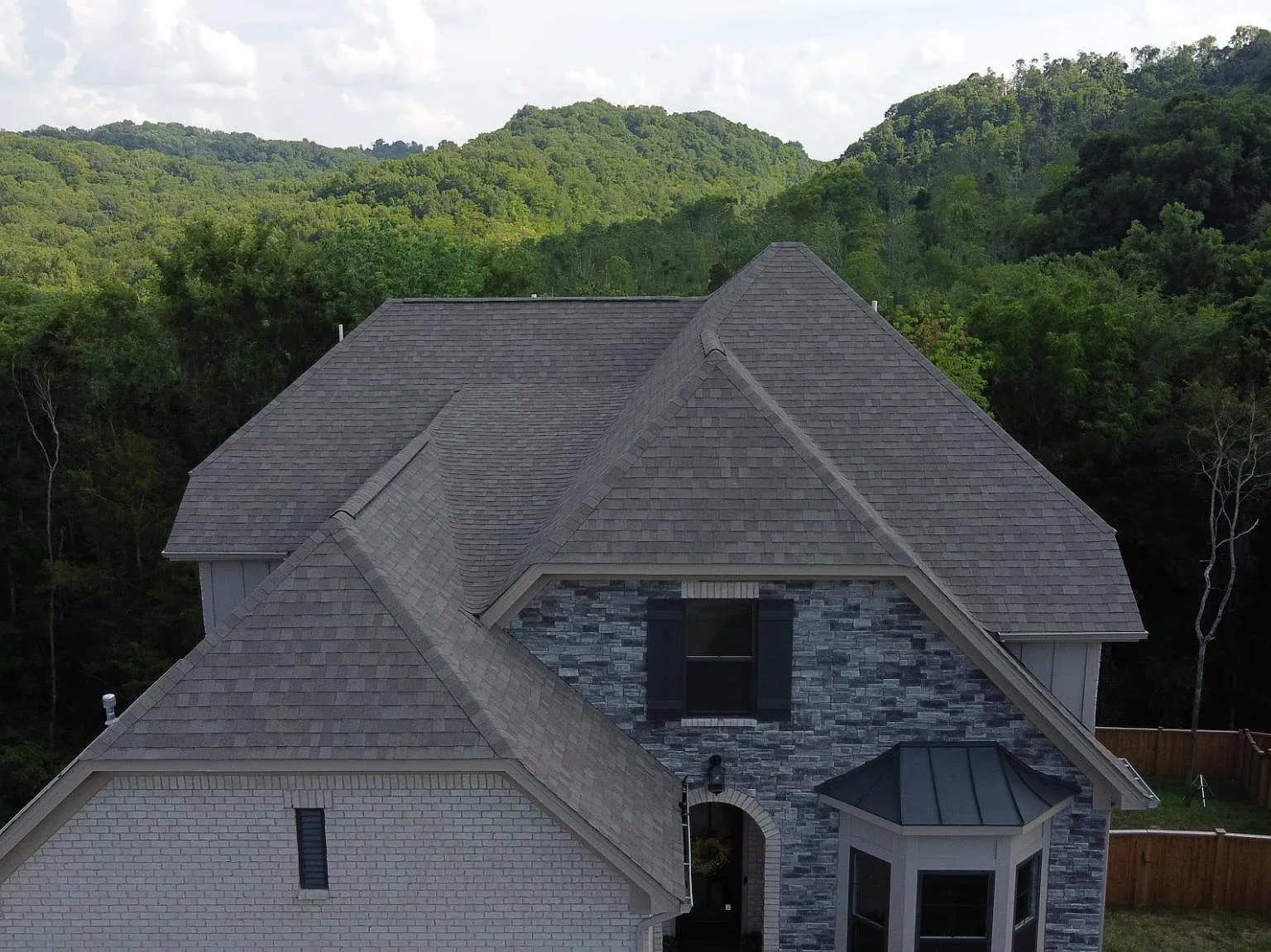 5 bed, 4.5 bath, 4025 sqft, $4,900 — Photo 3