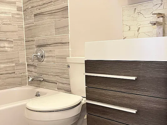 Rented by Addison Property Group | media 10