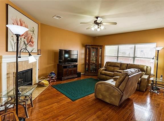5th image of 1009 Kensington Castle Trl