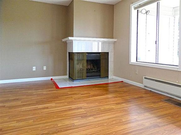 4th image of 23507 Lakeview Dr #B