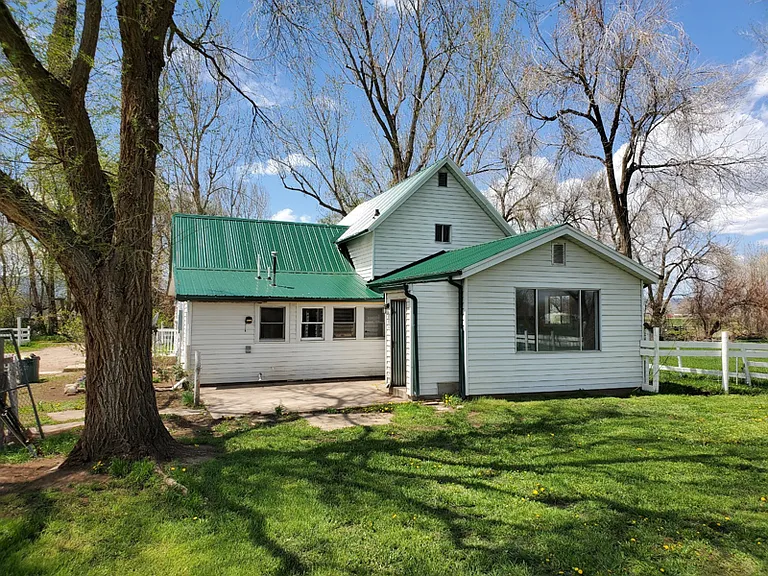 1434 Wood Ln — Photo 3