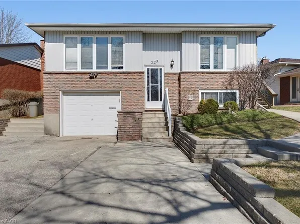 228 Holborn Dr, Kitchener, ON N2A 2E8