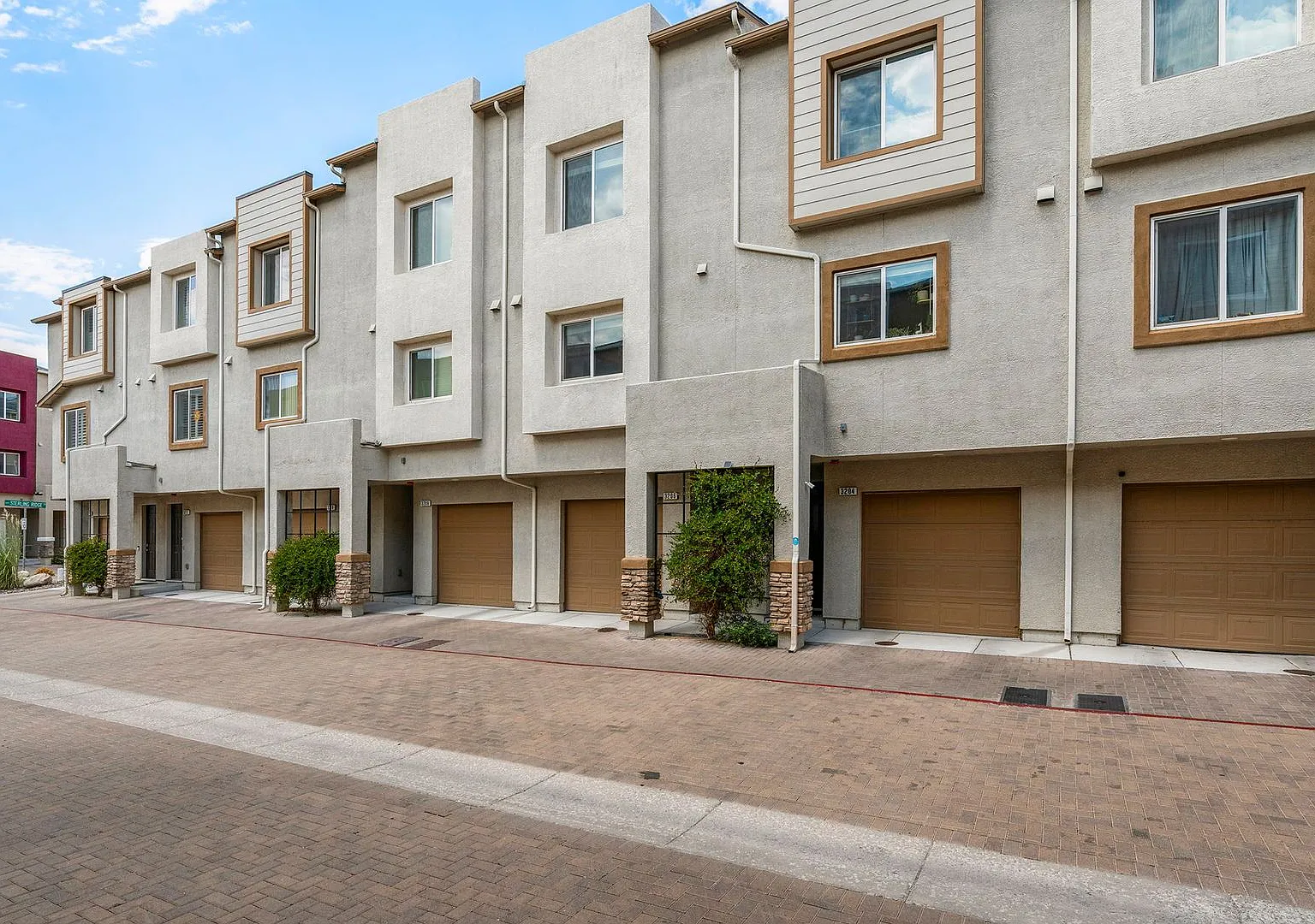Two Bedroom Townhouse for Rent — Photo 3