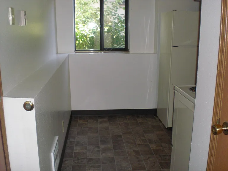 207 W 3rd St — Photo 5