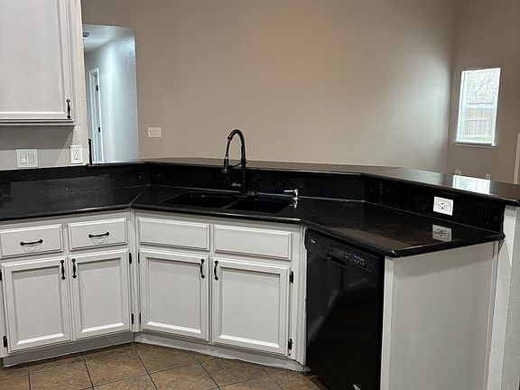 3rd image of 1950 White Oak Dr