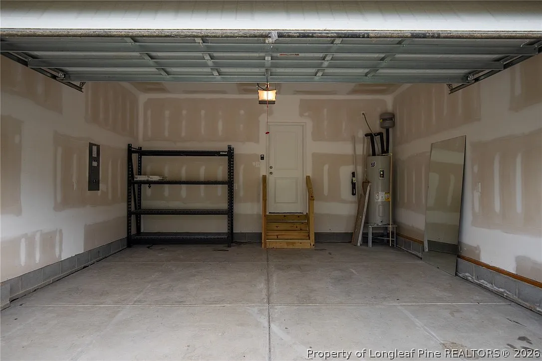 4 bed, 2.5 bath, 2363 sqft, $2,400 — Photo 4