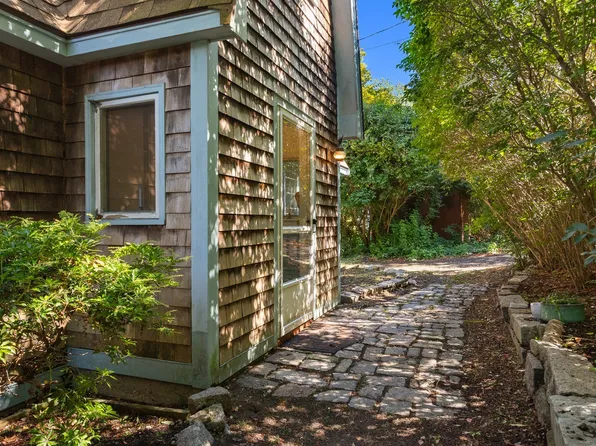3 Rockwood Ln, Gloucester, MA 01930