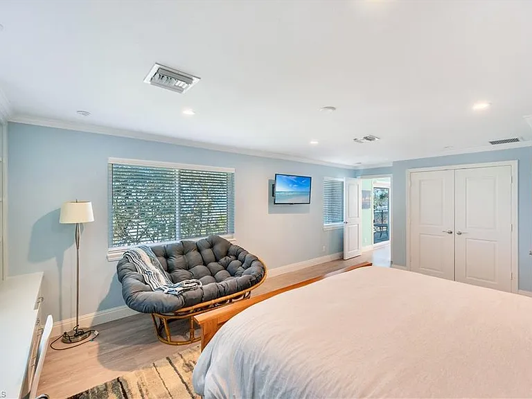 1065 Gulf Shore Blvd N #201 — Photo 12
