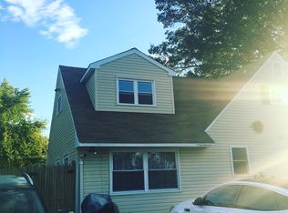 8 Nettletree Ln, Levittown, PA 19054