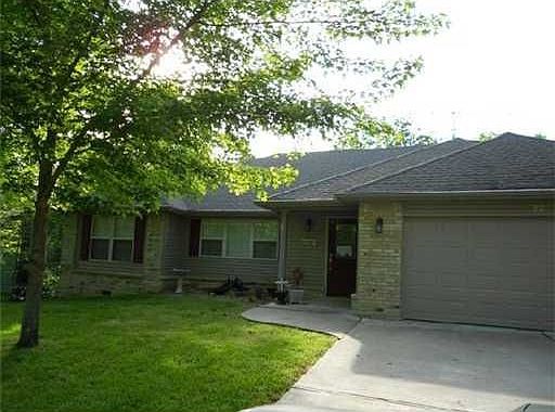 1st image of 32 Mayfair Dr