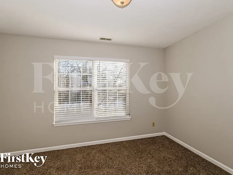 4804 Oakton Way — Photo 8