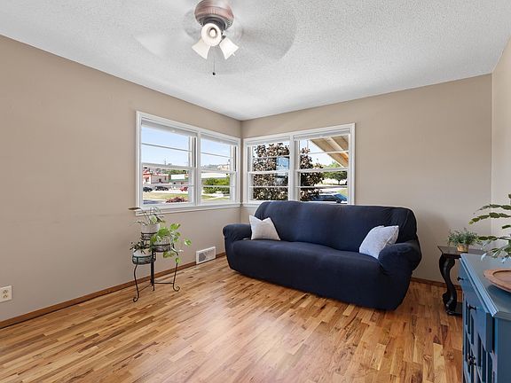 3rd image of 632 Indiana St